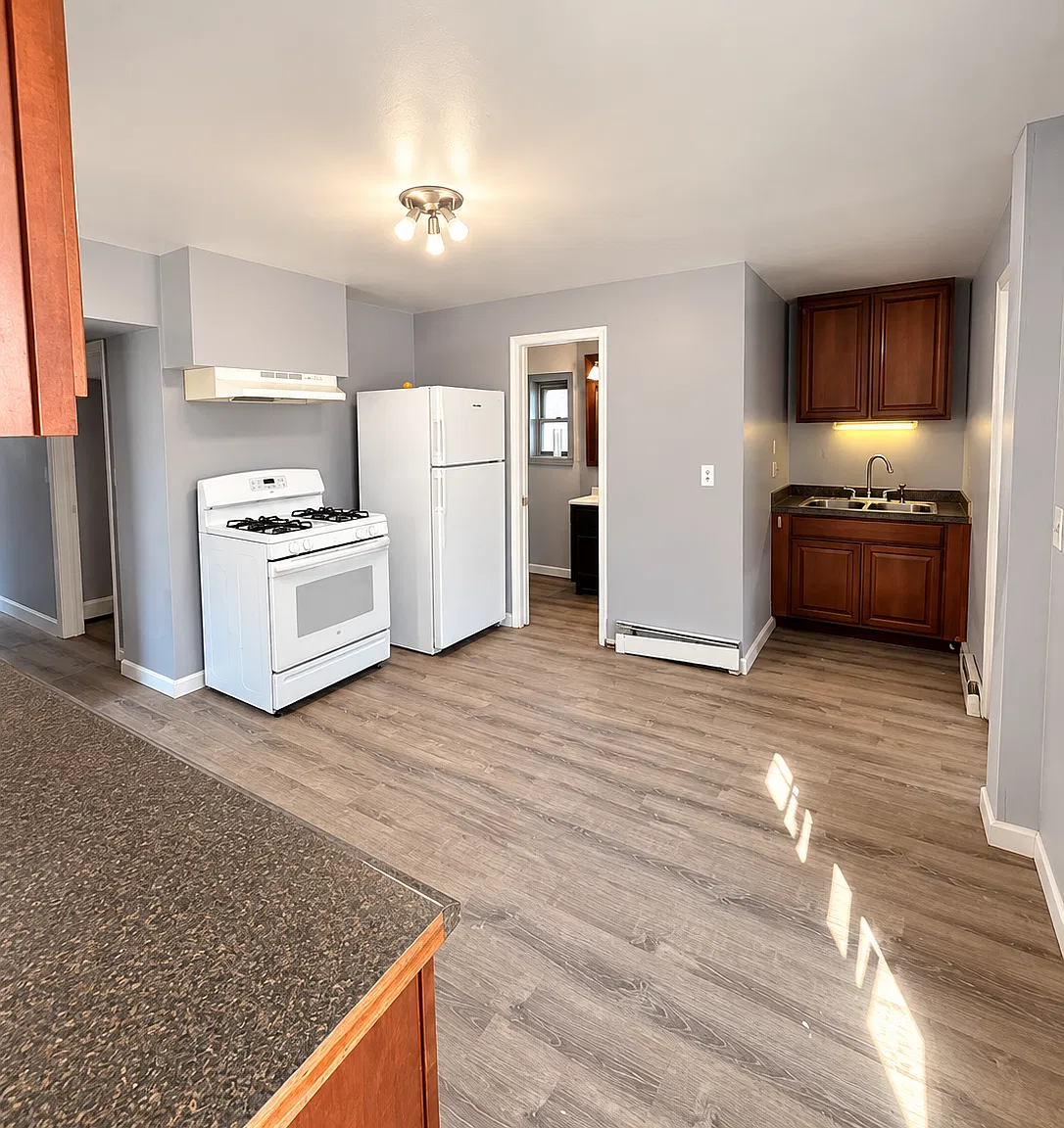 1022 6th Ave — Photo 3