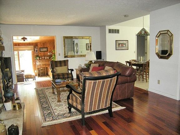3rd image of 2040 Old Falls Dr