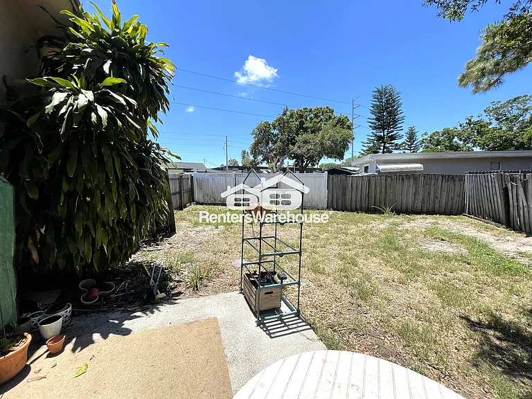 802 Embassy Rd — Photo 27