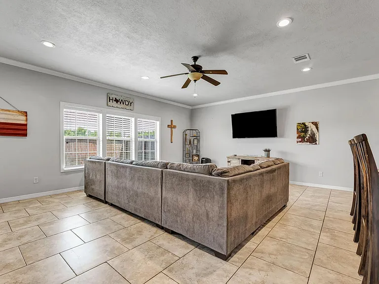 1430 Crescent Ridge Dr — Photo 13