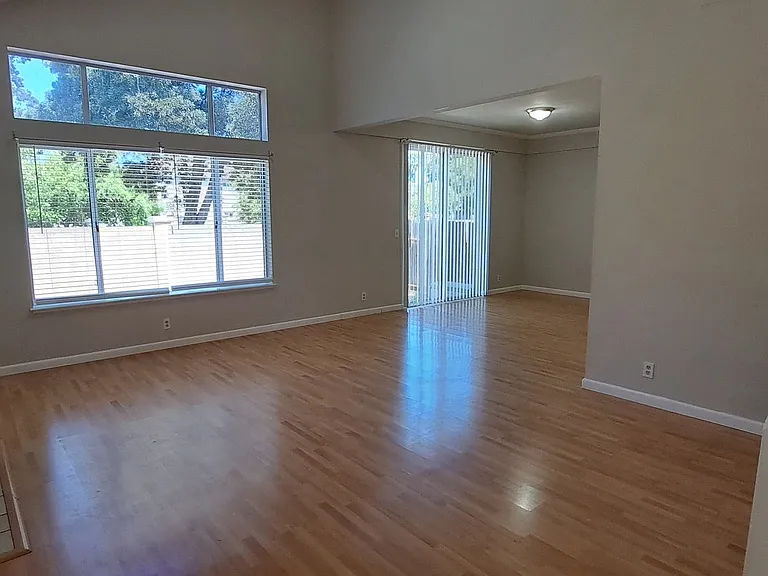320 Stamper Cir — Photo 4