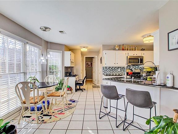 4th image of 700 Oxford Crest Ct