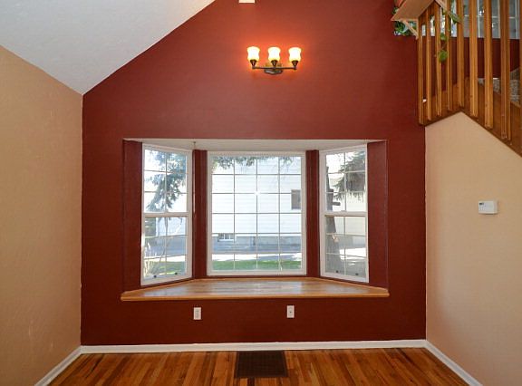 4th image of 152 E 18th St
