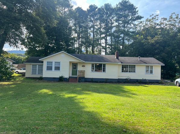 819 Betsy Pack Dr, Jasper, TN 37347