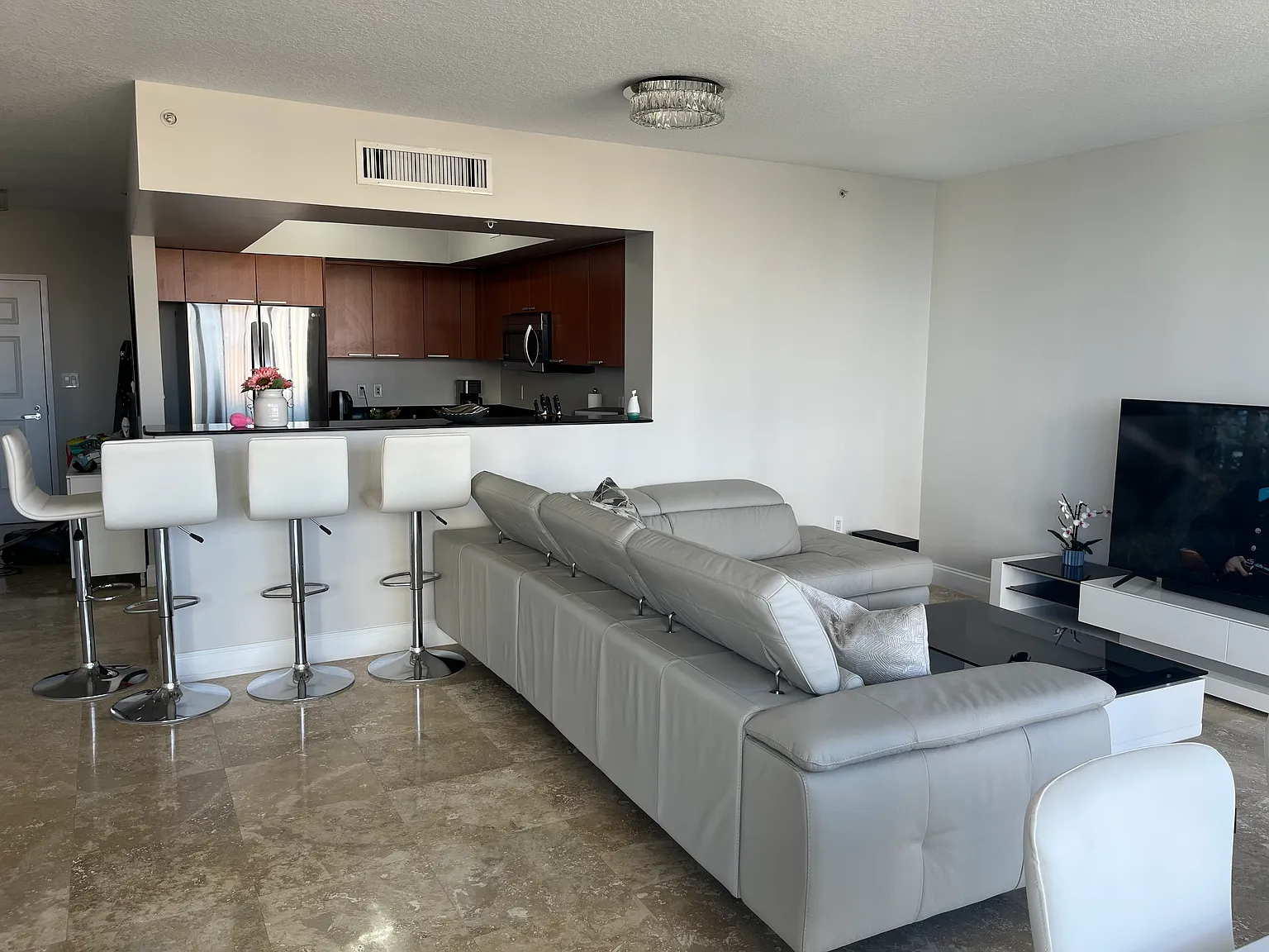 2 bed, 1500 sqft, $6,000 — Photo 4