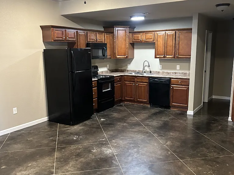 4703 Samantha Ave — Photo 2