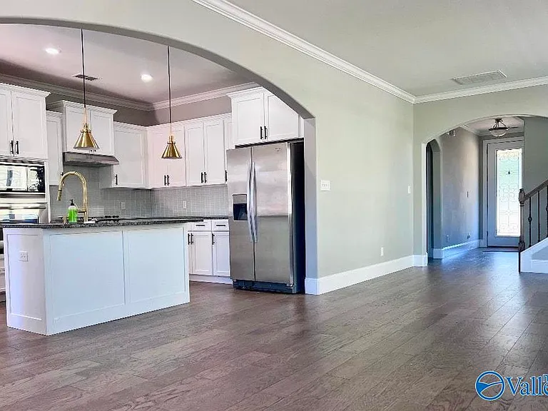 1111 Pegasus Dr NW — Photo 2
