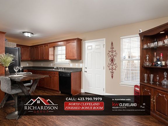 4th image of 1240 Brookfield Ct NE