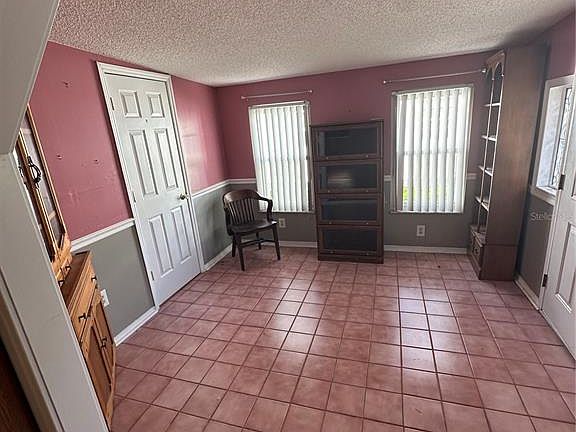 4th image of 907 Orchid St