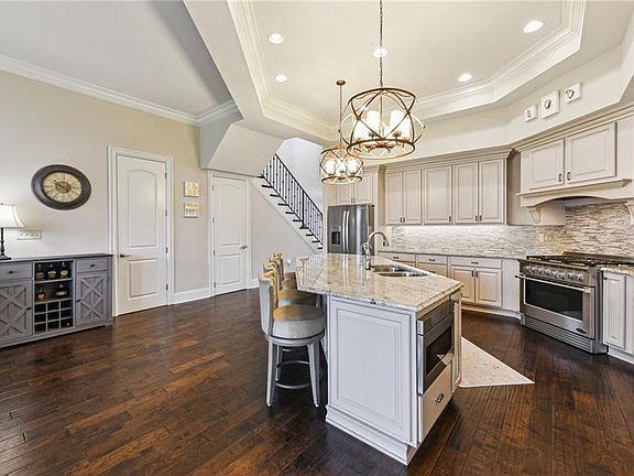 5th image of 4012 Hastings St