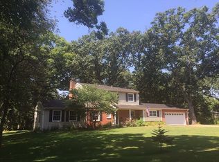 290 N Lakeview Pl, North Barrington, IL 60010