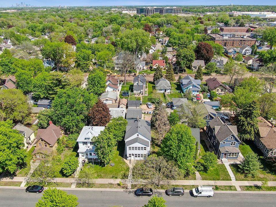 1st image of 119 8th Ave N #119