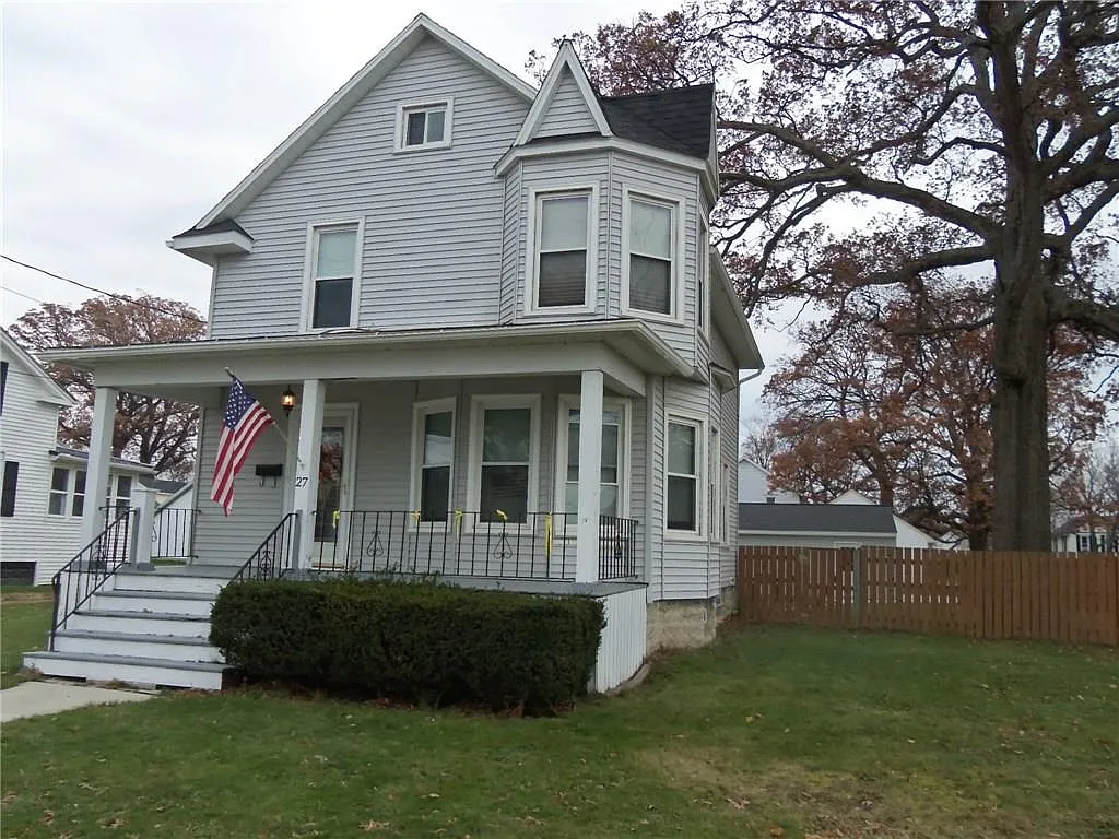 27 Adams St photo 1