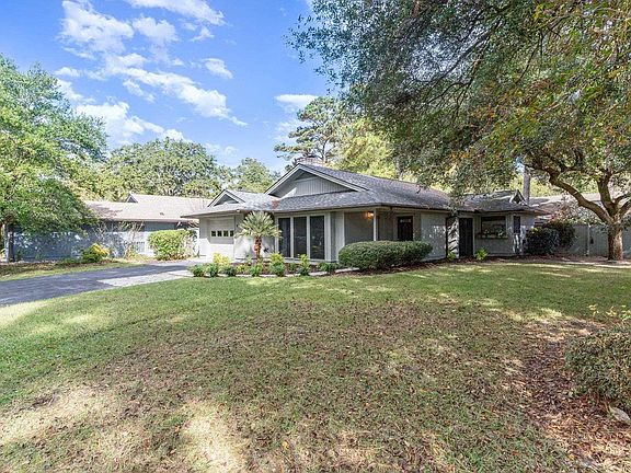 3rd image of 944 Cedarwood Circle