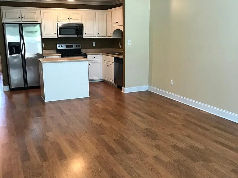 847 Bryan Cir — Photo 3