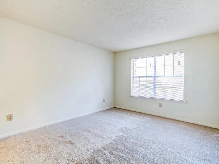 Berkshire Apartments — Photo 8