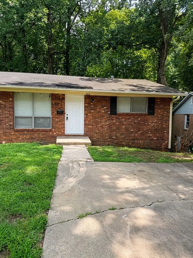 Available Now! Duplex with a Basement! — Photo 1