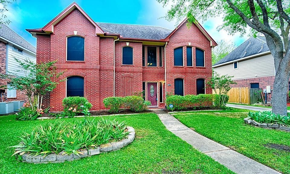 1st image of 1110 Hidden Oaks Dr