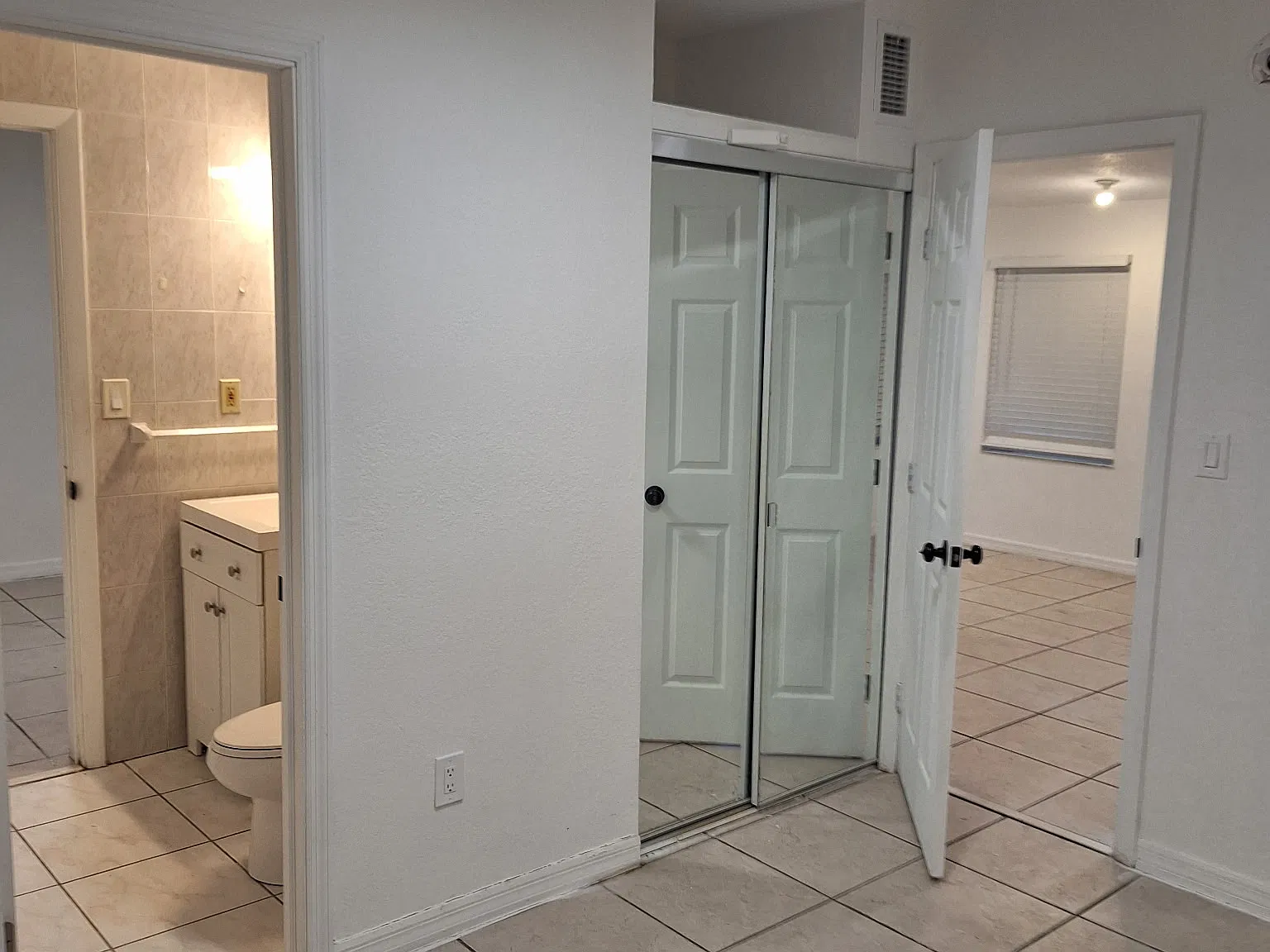 2 bed, 800 sqft, $2,000 — Photo 4