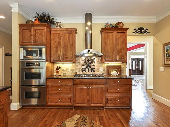 5th image of 415 Brook Manor Ct