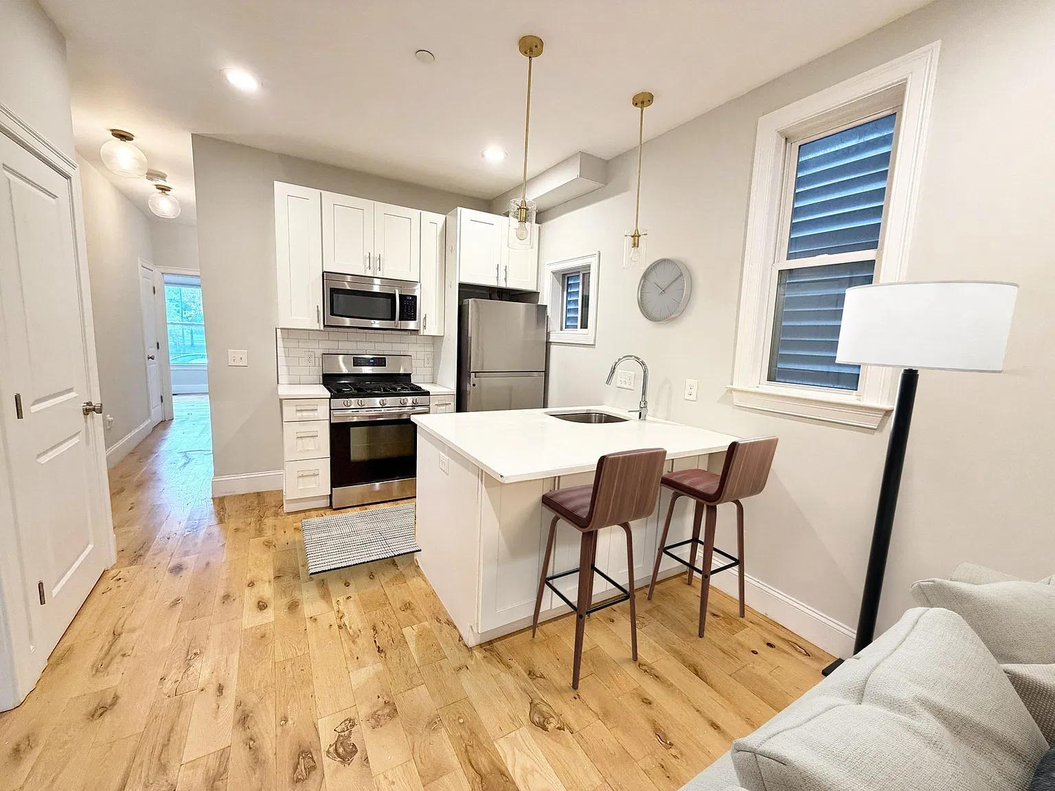 3 bed, 2.0 bath, 842 sqft, $3,800 — Photo 4