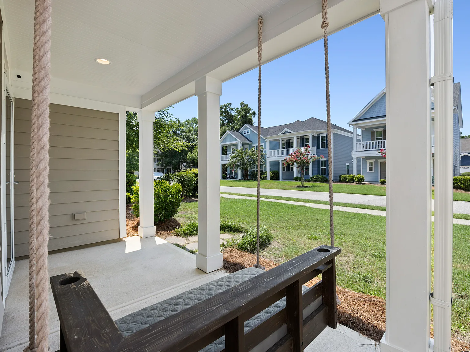 5 bed, 2730 sqft, $3,450 — Photo 2