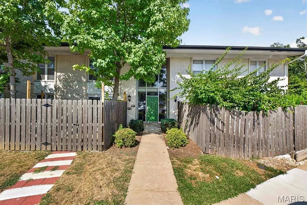 1 bed, 1.0 bath, 616 sqft, $1,300 — Photo 1