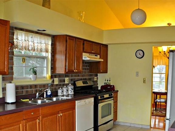 4th image of 2030 Pennsbury Ln