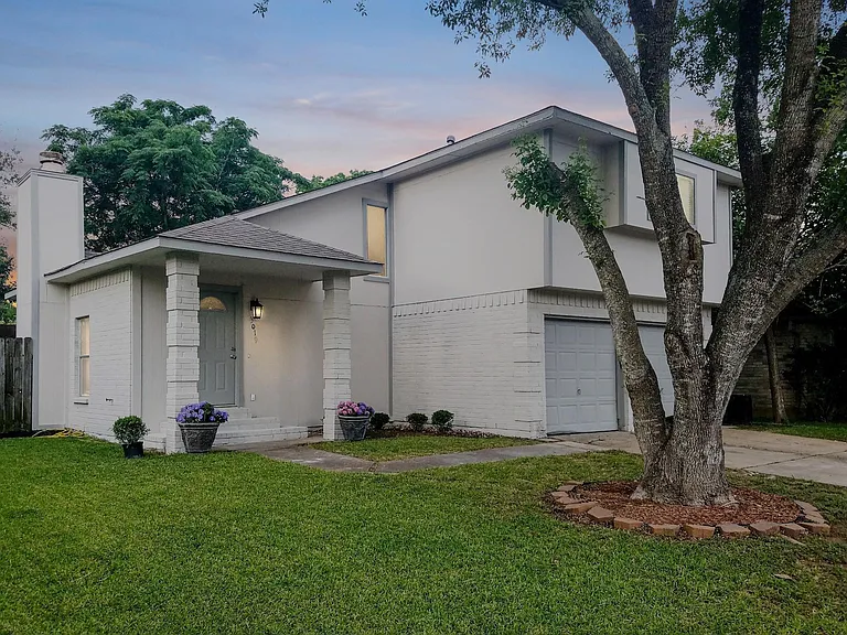 3019 Becket St — Photo 1