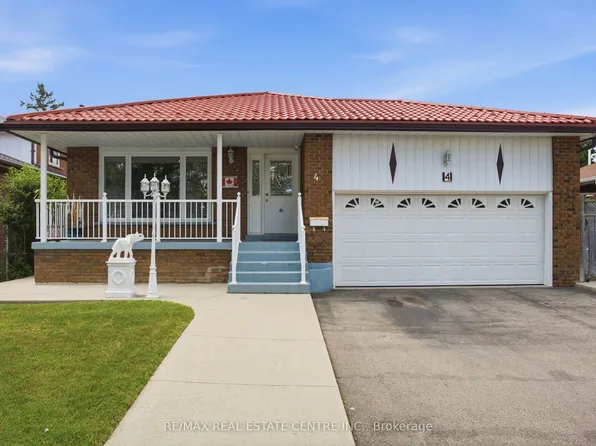 4 Manorcrest St, Brampton, ON L6S 2W9