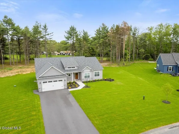 5 Lookout Circle, Gansevoort, NY 12831