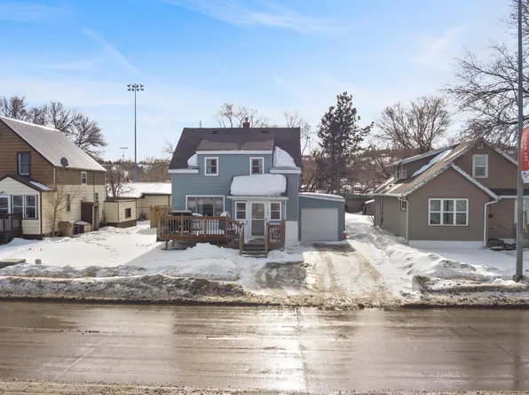 1104 Burdick Expy E, Minot, ND 58701