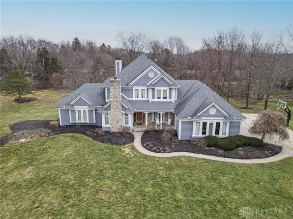 9320 Ash Hollow Ln, Centerville, OH 45458