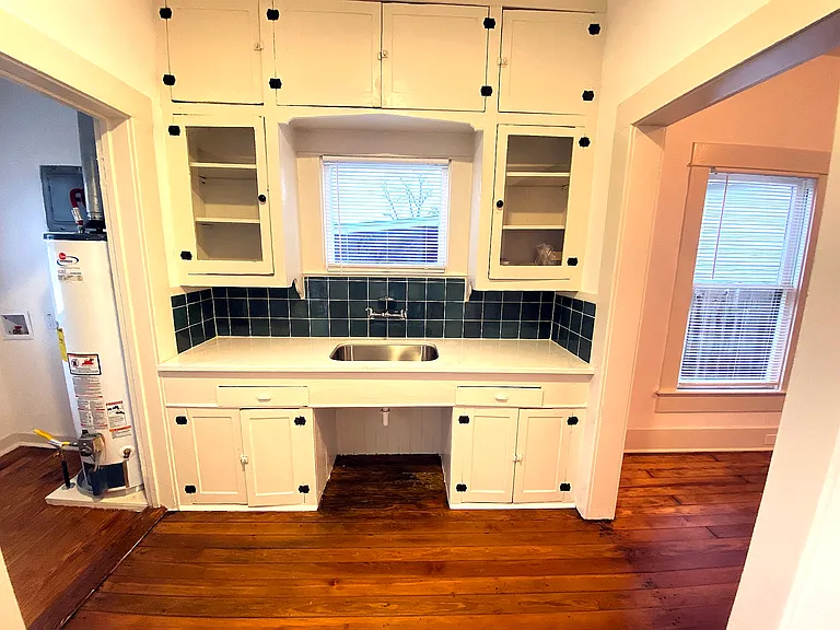 830 Texas Ave — Photo 3