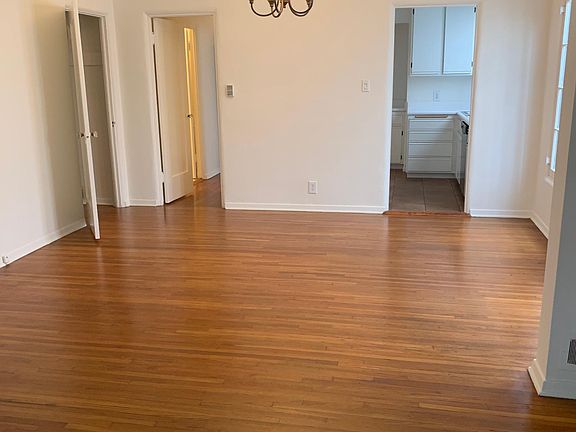 5th image of 448 N Hayworth Ave #448