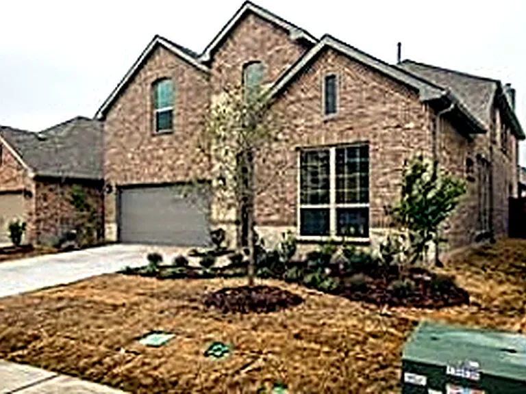 2212 Long Park Ave — Photo 1