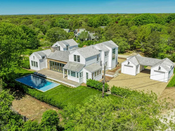 2 Lexington Avenue, Edgartown, MA 02539