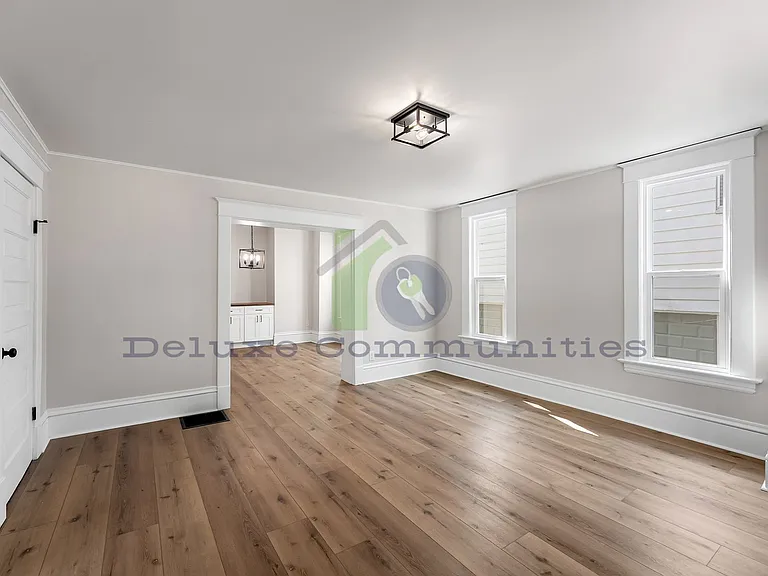 606 Lafayette Ave NE — Photo 17