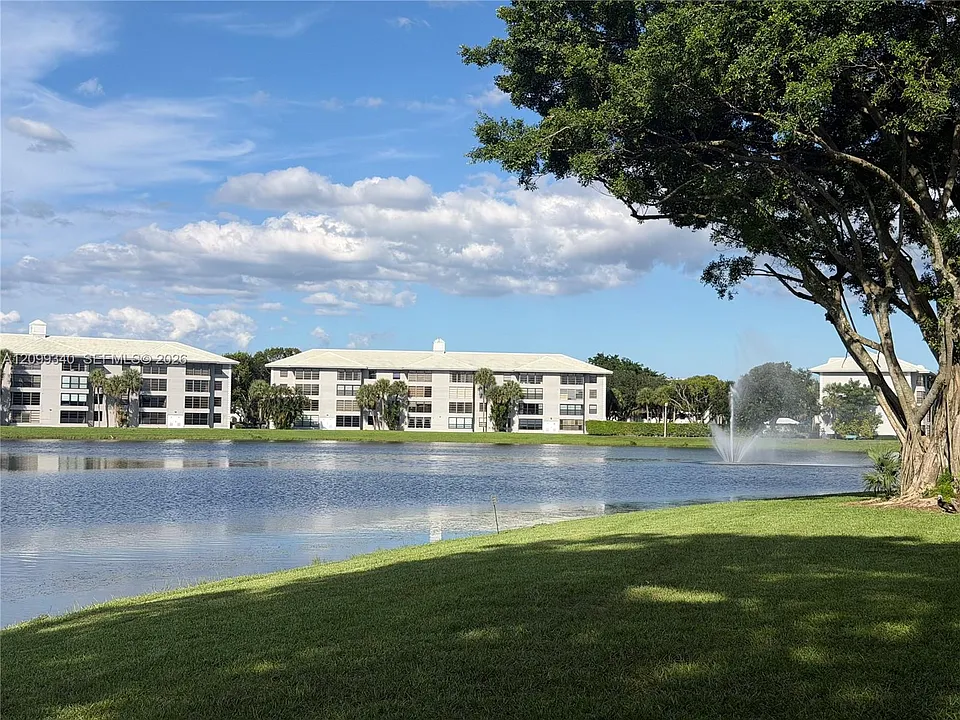 9235 Lagoon Pl #116