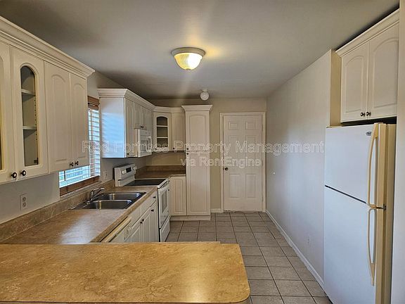 5th image of 1814 SW 42nd St