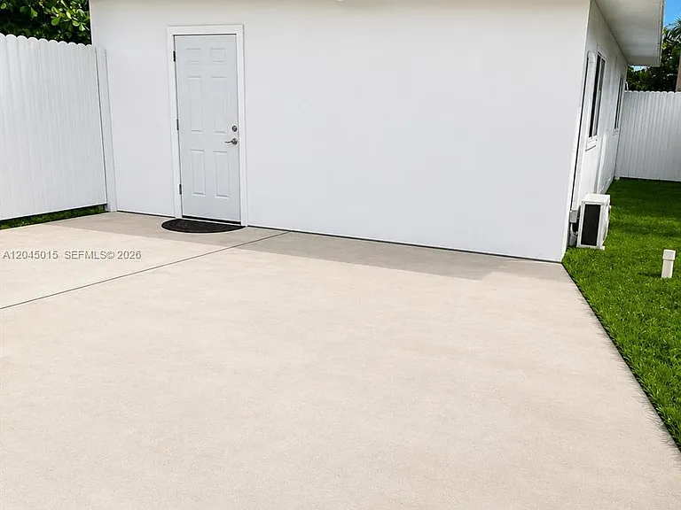 23 Miami Gardens Rd — Photo 2