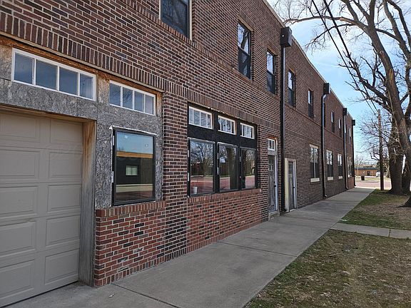 4th image of 322 Main St