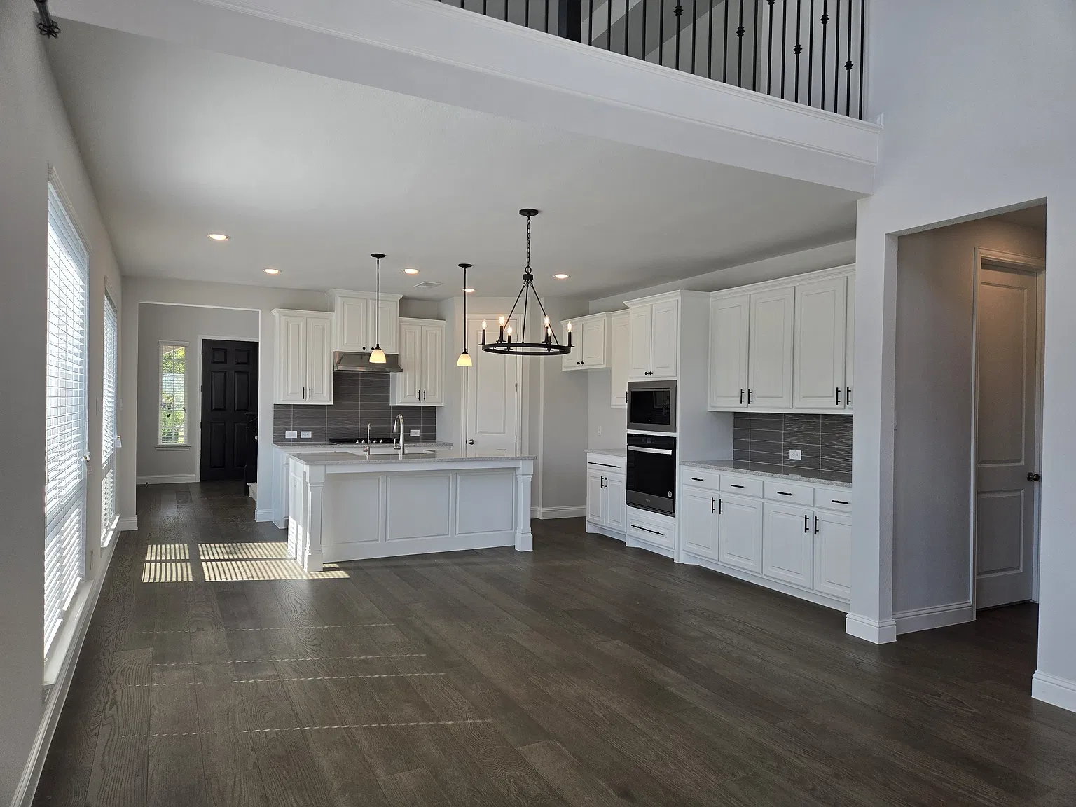 4 bed, 2569 sqft, $3,500 — Photo 3