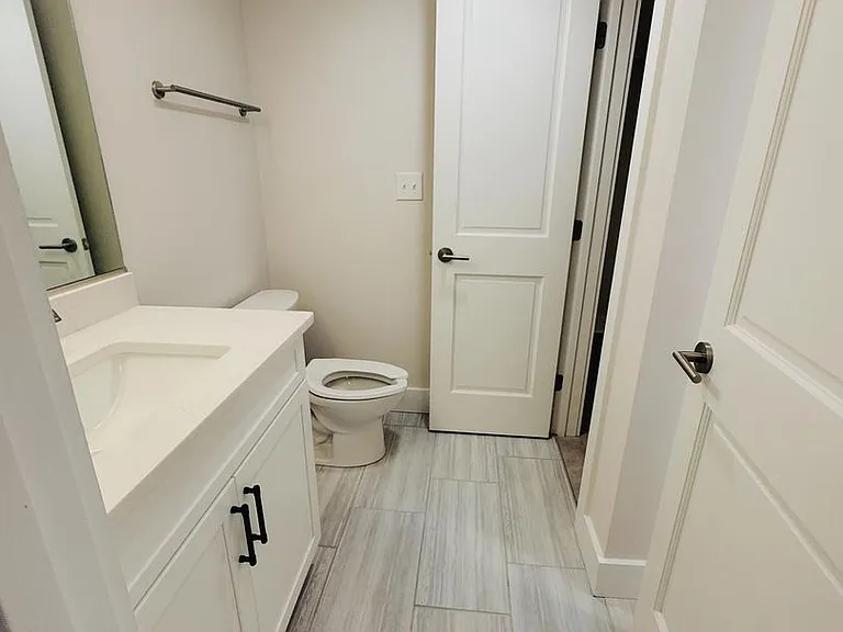 305 W 4th St — Photo 5