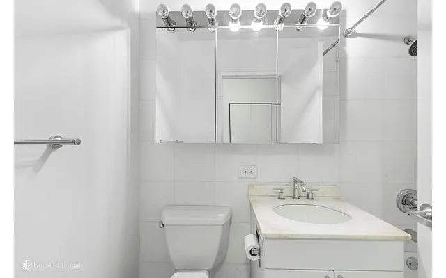 Rented by Douglas Elliman | media 33