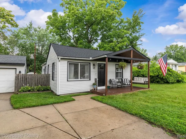 2850 Oldsmobile Ave, Waterford, MI 48328