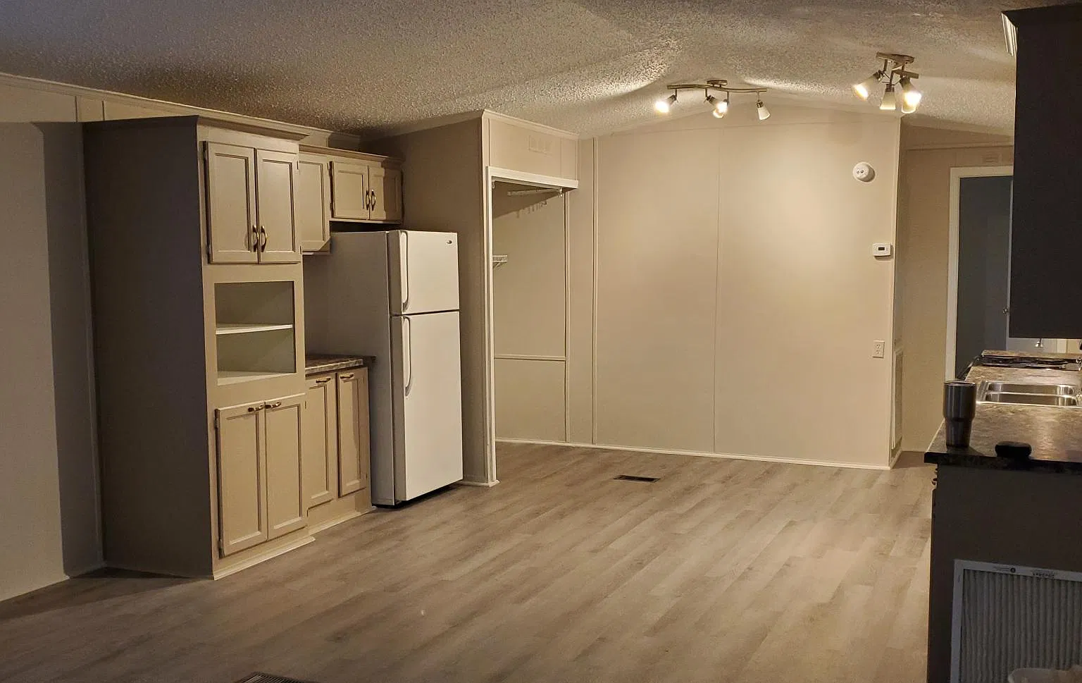 3 bed, 1280 sqft, $1,200 — Photo 4