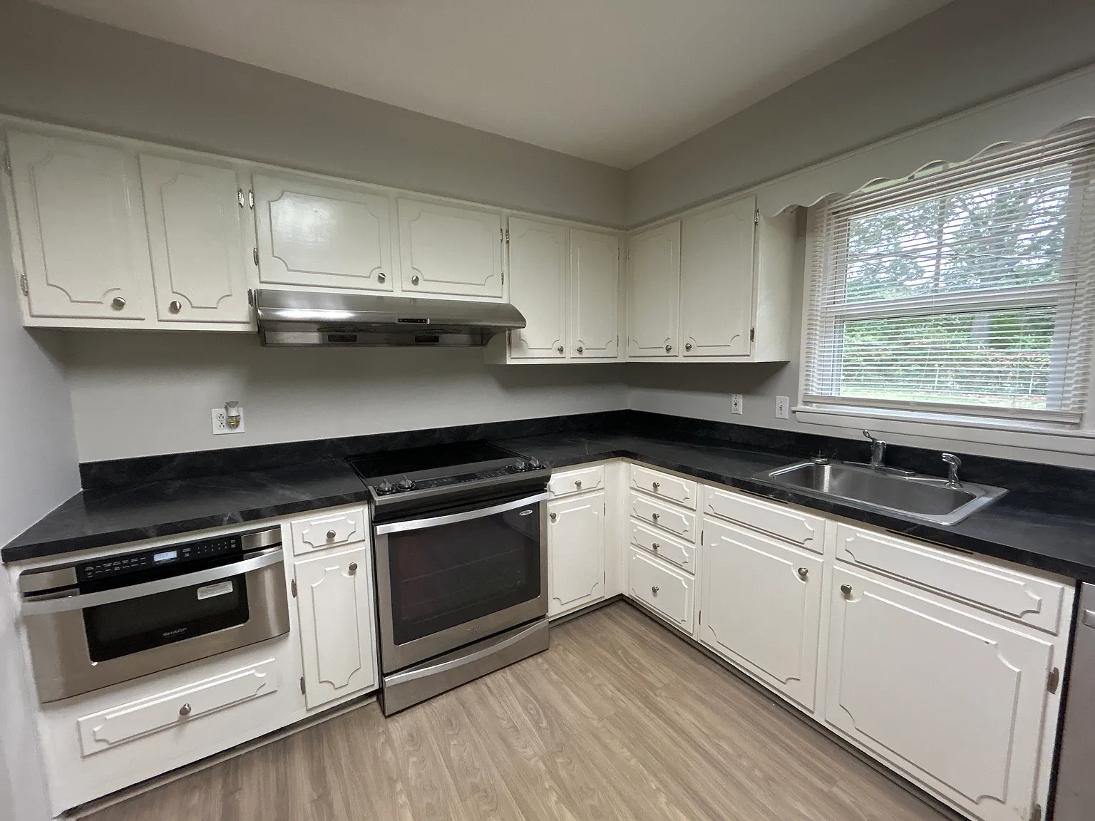 4 bed, 2.5 bath, 2180 sqft, $2,100 — Photo 3