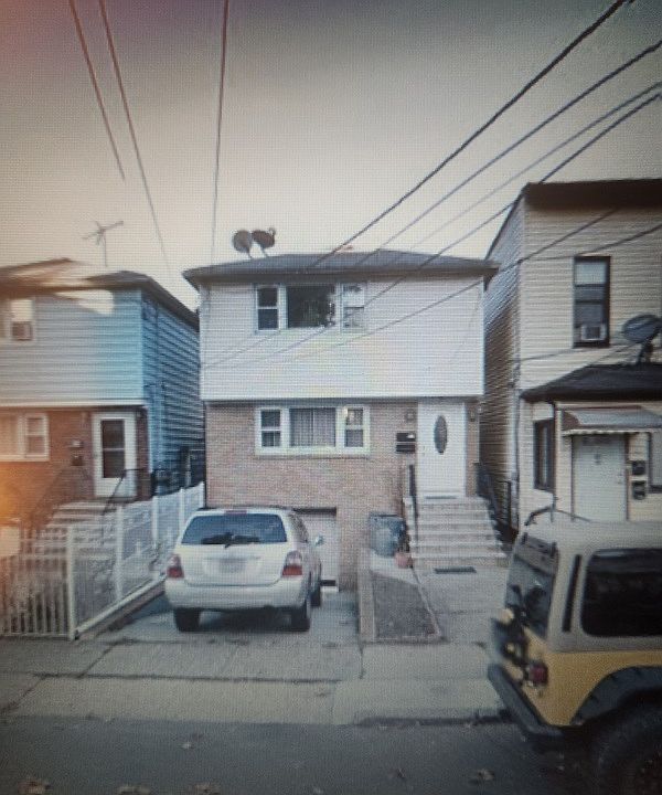 1st image of 90 Roosevelt Ave