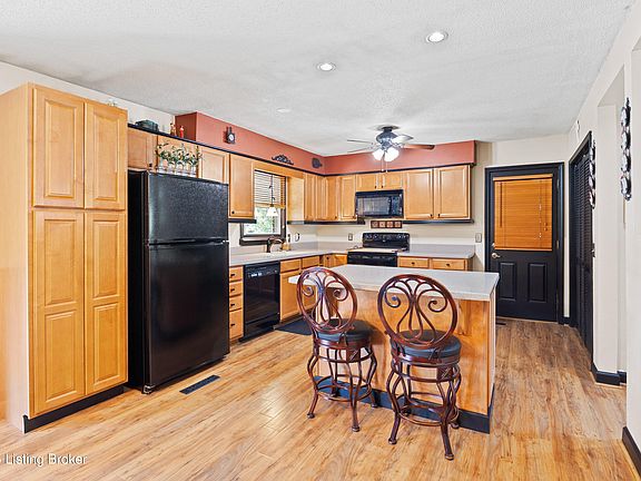 4th image of 144 Teresa Ct